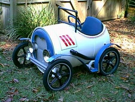 空桶制成的創意玩具車